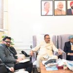 केंद्रीय कृषि मंत्री शिवराज सिंह चौहान की अध्यक्षता में आयोजित केंद्रीय योजनाओं की समीक्षा में वर्चुअल माध्यम से प्रतिभाग करते प्रदेश के कृषि मंत्री गणेश जोशी