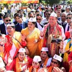 लोक गीतों की धुनों के बीच सीएम आवास में निखरे होली के रंग