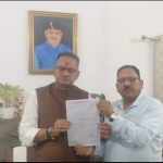 सैनिक कल्याण मंत्री गणेश जोशी से मिले कैप्टन धामी, पूर्व सैनिकों की समस्या के संबंध में सौंपा ज्ञापन