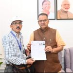 मतदाता सूची में नाम का सत्यापन कर कृषि मंत्री गणेश जोशी ने किया गहन पुनरीक्षण अभियान में सहभागिता का आह्वान, बीएलओ को सौंपा एसआईआर प्रपत्र