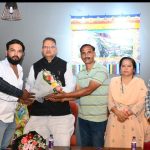 एसआईआार कार्य में तेजी लाने के सम्बन्ध में पार्टी कार्यकर्ताओं के साथ बैठक करते कैबिनेट मंत्री गणेश जोशी
