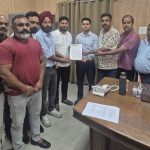 प्रेमनगर की जनसमस्याओं को लेकर युवा कांग्रेस ने छावनी परिषद के मुख्य अधिशासी अधिकारी को सौंपा ज्ञापन   