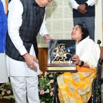 मुख्यमंत्री ने तीलू रौतेली एवं आंगनबाड़ी कार्यकत्री पुरस्कार से मातृशक्ति को किया सम्मानित