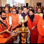 हरिद्वार में संत समागम में ‘एक राष्ट्र-एक चुनाव’ पर संवाद में केंद्रीय मंत्री श्री शिवराज सिंह चौहान और मुख्यमंत्री श्री पुष्कर सिंह धामी ने की सहभागिता*