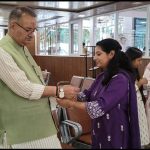 सीएसडी कैंटीन की बहनों ने मंत्री गणेश जोशी को बांधा रक्षा सूत्र, वेतन बढ़ोतरी का मंत्री दिया बहनों को भरोसा