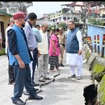 चिड़ोंवाली मंदाकनी विहार में क्षतिग्रस्त पुल का मंत्री गणेश जोशी ने किया स्थलीय निरीक्षण, एक सप्ताह में डीपीआर तैयार करने के निर्देश