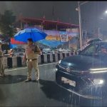 भारी बरसात के बीच दून पुलिस की “नाईट स्ट्राइक