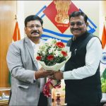 मुख्य सचिव श्री आनन्द बर्द्धन ने बुधवार को सचिवालय में श्री दीपेन्द्र चौधरी को उत्तराखण्ड सेवा का अधिकार आयोग में आयुक्त पद के लिए पद की शपथ दिलाई।